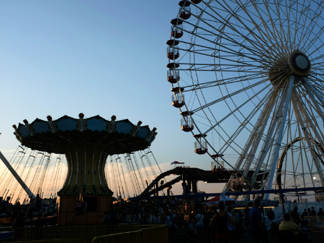 Police: Couple Arrested for Having Sex on Ferris Wheel in Ohio - Vimarsana News