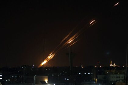 TOPSHOT - Rockets are fired from Gaza City towards Israel, on August 7, 2022. - Islamic Jihad militants on Sunday agreed terms of an Egyptian-brokered truce with Israel, intended to end three days of intense conflict with Israel that has left at least 41 Palestinians dead. (Photo by SAID KHATIB …