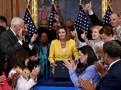 Lawmakers applaud US Speaker of the House Nancy Pelosi (D-CA) after she signed the Inflation Reduction Act after the House of Representatives voted 220-207 to pass it at the US Capitol in Washington, DC, on August 12, 2022. - US lawmakers on August 12 adopted US President Joe Biden's sprawling …