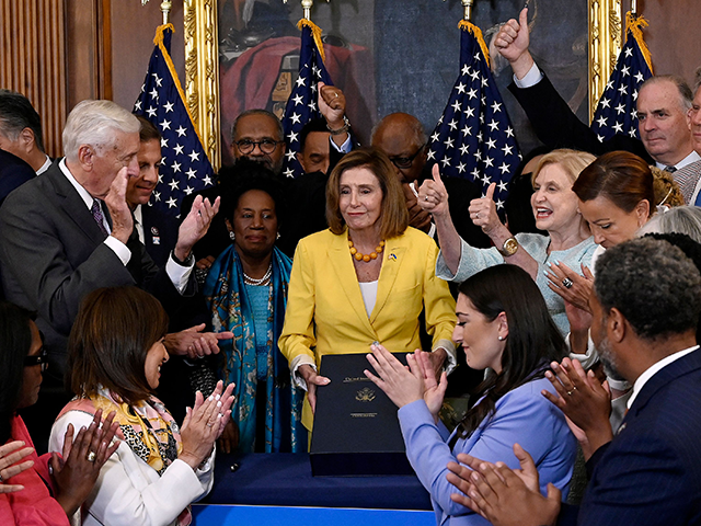 Lawmakers applaud US Speaker of the House Nancy Pelosi (D-CA) after she signed the Inflati