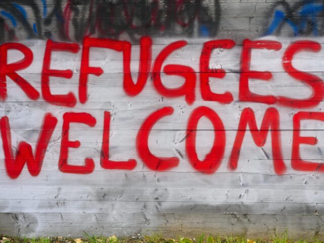 Graffiti REFUGEES WELCOME refugees refugees welcome, Bauzaun, Stuttgart, Baden-Wuerttember