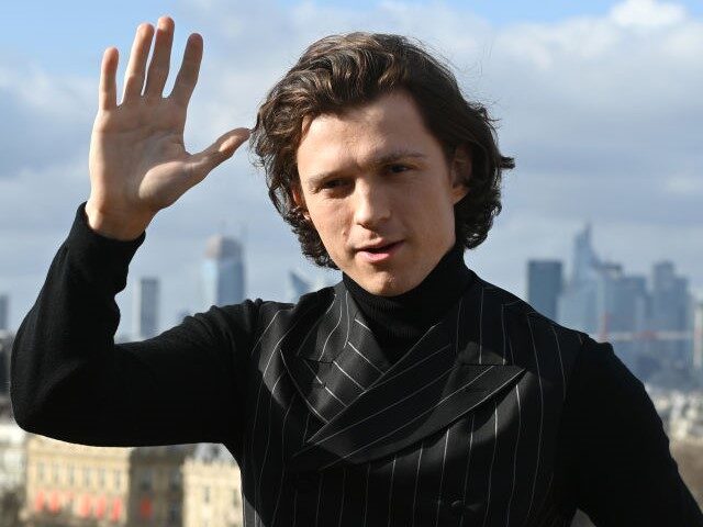 Tom Holland attends the "Uncharted" photocall at cinema Publicis Champs-Elysees on Februar