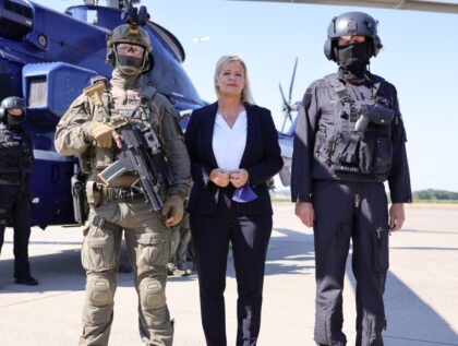 SANKT AUGUSTIN, GERMANY - AUGUST 08: German Interior Minister Nancy Faeser talks with members of the GSG 9 federal police special forces unit during a visit to their training center on August 08, 2022 in Sankt Augustin, Germany. The GSG 9 is tasked with especially high-risk operations, including against organized …