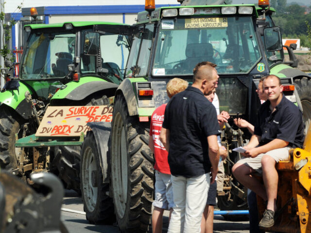 Dairy farmers block with their tractors some 200 trucks at a supermaket distribution center on June 29, 2009 in Halle to protest against falling milk prices. Around noon some 25 trucks were allowed by the famers to leave the distribution center. AFP PHOTO / HERWIG VERGULT - BELGIUM OUT - …