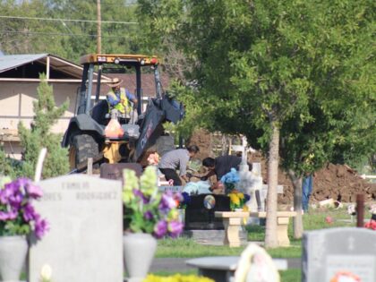 Cemetery workers in Eagle Pass, Texas, bury the bodies of ten migrants who died after illegally crossing the border from Mexico. (Randy Clark/Breitbart Texas)