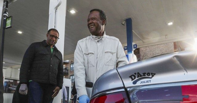 Chicago Businessman Holds Massive Food, Gas Giveaway Before Christmas
