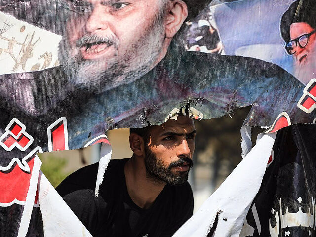 30 August 2022, Iraq, Baghdad: A supporter of Iraqi influential Shiite cleric Muqtada Al-S