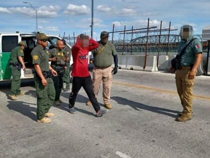 Eagle Pass Station agents turn over a migrant to Mexican officials for assault charges in Mexico. (U.S. Border Patrol/Del Rio Sector)