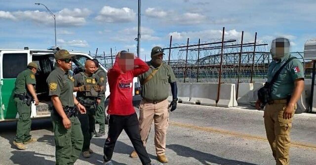 More Migrants Arrested in Texas After Assaulting Mexican Immigration Officers - Vimarsana News