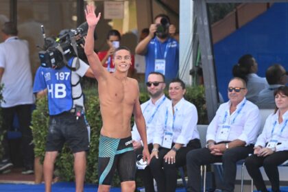 David Popovici celebrates after winning gold in the 200m freestyle in Rome