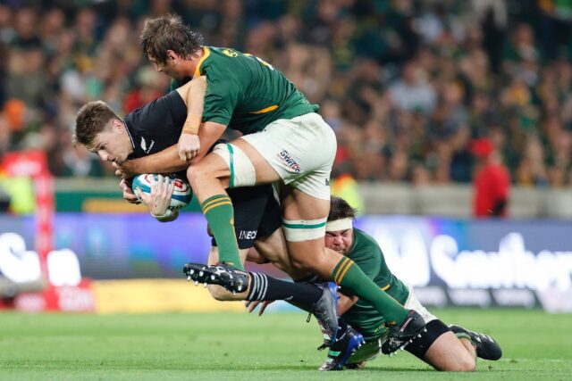 South Africa lock Eben Etzebeth (C) and prop Frans Malherbe (R) tackle New Zealand fly-hal