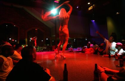 Strippers bid to unionize in Los Angeles
