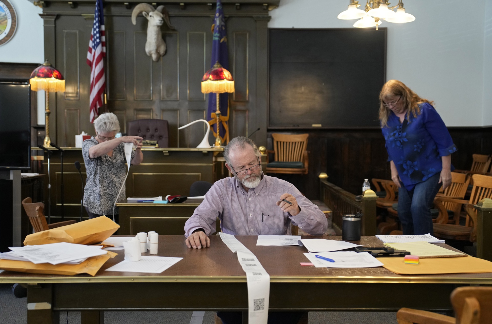 Amid fears of voting machines, Nevada approves hand counting - Vimarsana News