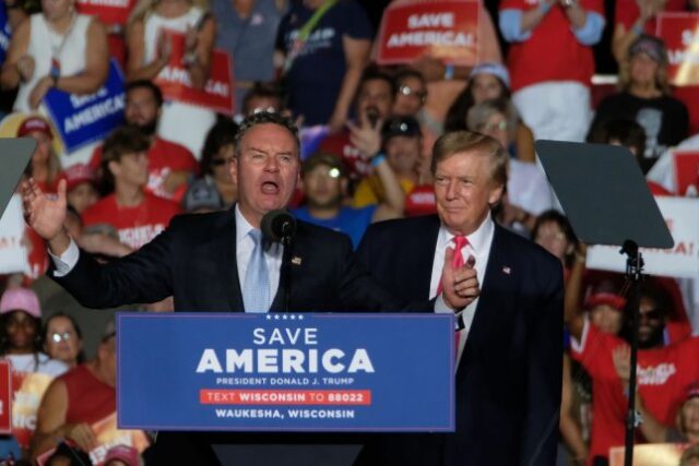 Trump stumps in Wisconsin for gubernatorial candidate Tim Michels