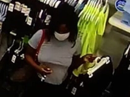 Officials: Louisiana Woman Robs Store as Children Set Clothing Rack on Fire