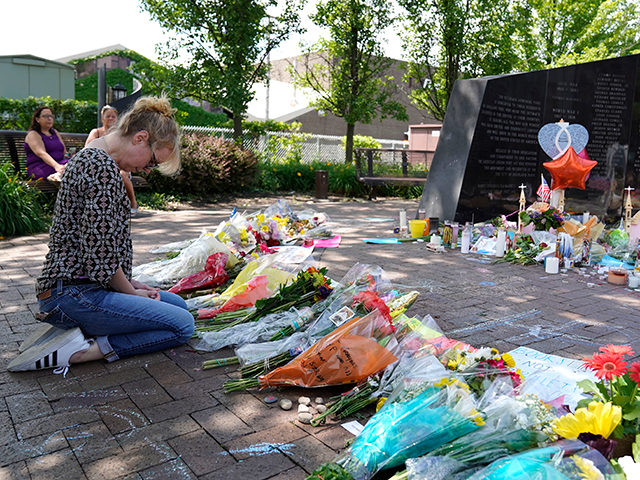 Highland Park July 4th Shooting Survivors Sue Smith and Wesson - Vimarsana News