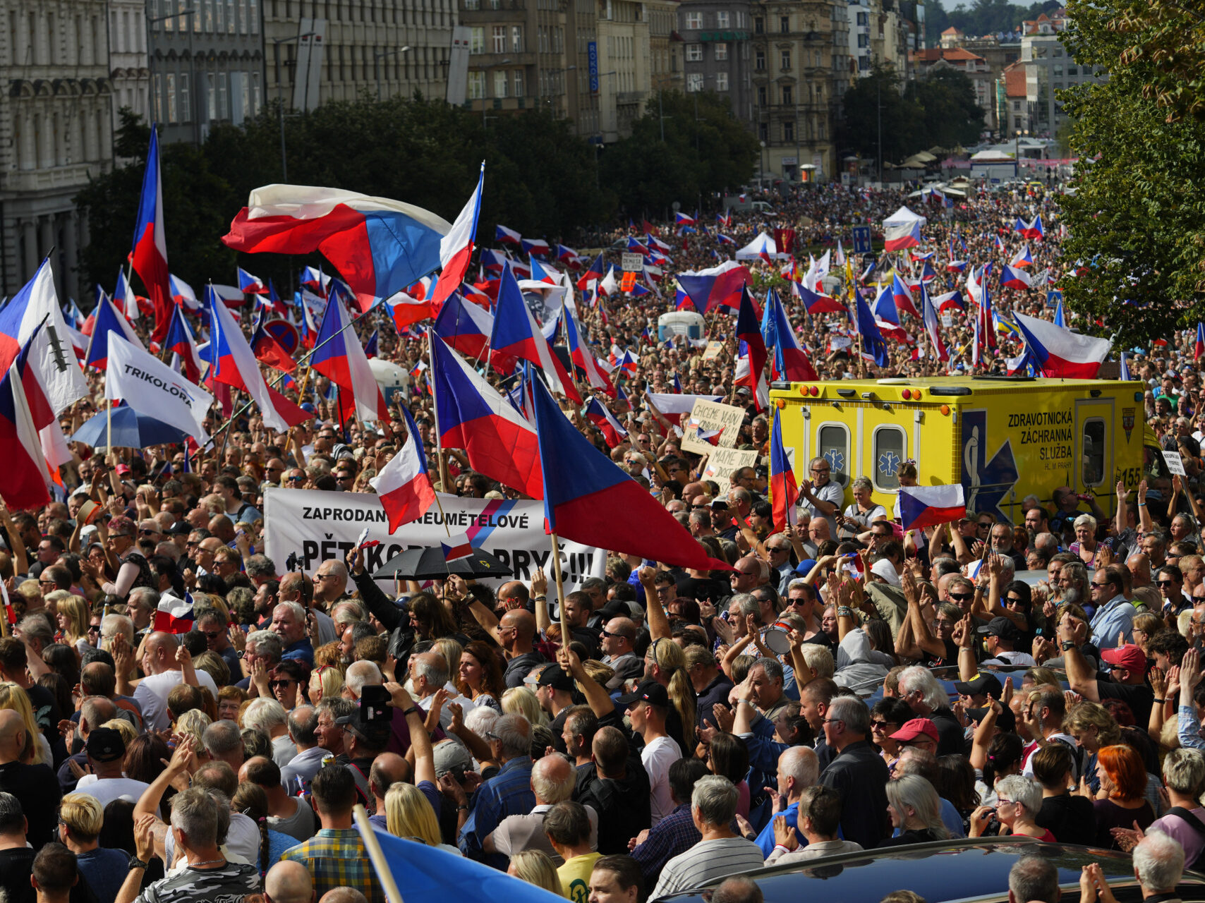 Tens of thousands of 'Czech Republic First'