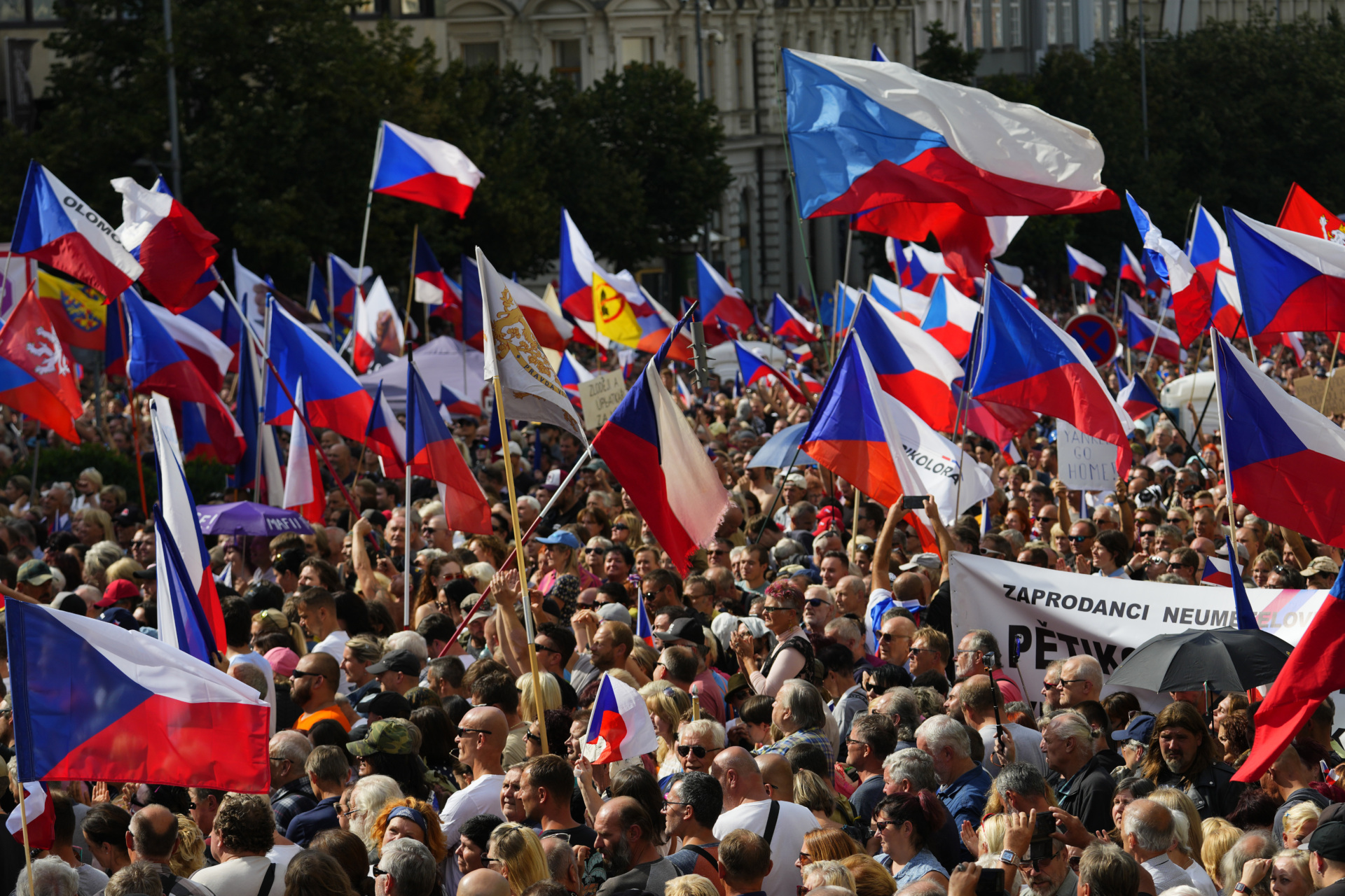 Европа против украины. Протесты в Чехии 2022. Митинги в Европе. Митинг в Праге. Жители Европы.