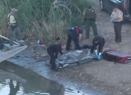 Eagle Pass Marine Unit agents pull the body of a drowned migrant to the bank of the Rio Grande. (Twitter Video Screenshot/Thomas Cooper)