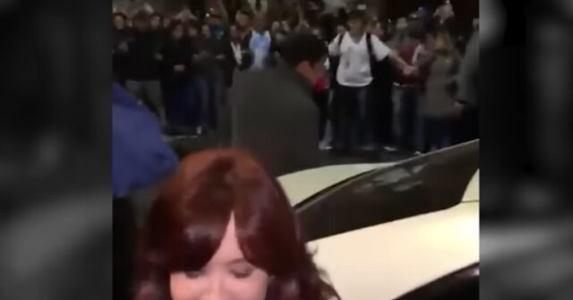 VIDEO: Man Brandishes Gun in Face of Argentina VP in Alleged Assassination Attempt