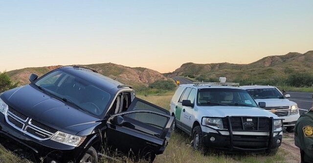 Human Smuggler Drags Border Patrol Agent with Fleeing Vehicle, Say Feds - Vimarsana News