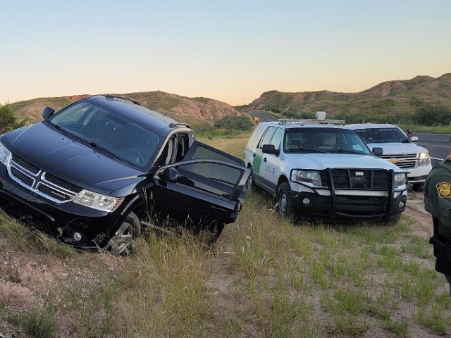 Human Smuggler Drags Border Patrol Agent with Fleeing Vehicle, Say Feds - Vimarsana News
