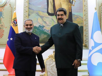 HE Nicolás Maduro, President of the Bolivarian Republic of Venezuela, received OPEC SG HE #HaithamAlGhais at the Miraflores Palace in Caracas. The SG thanked the President for his exemplary leadership, wisdom and facilitating role in the DoC process.