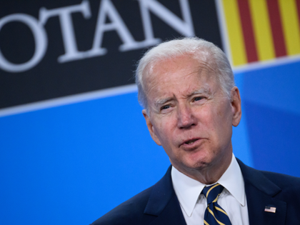 30 June 2022, Spain, Madrid: Joe Biden, U.S. President, reiterated the unity of the allies at the NATO summit. In addition, he holds out the prospect of further arms deliveries to Ukraine worth $800 million. His government is currently planning an announcement to this effect. Photo: Bernd von Jutrczenka/dpa (Photo …
