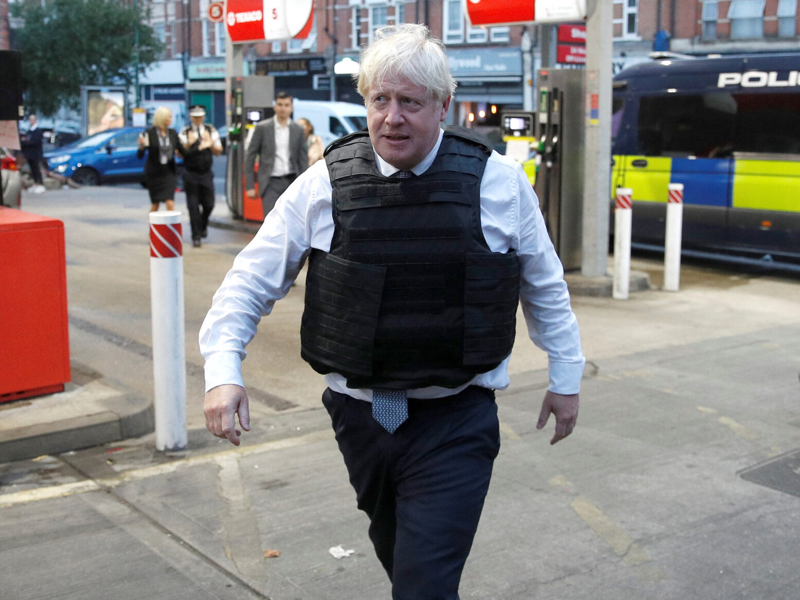 WATCH: Man Baffled as Boris Johnson Joins Police Raid on his Home - Vimarsana News