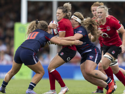 EXETER, ENGLAND - SEPTEMBER 03: England's Ellie Kildunne in action during the Womens Rugby International match between England Women and USA Women at Sandy Park on September 3, 2022 in Exeter, England. (Photo by Bob Bradford - CameraSport via Getty Images)