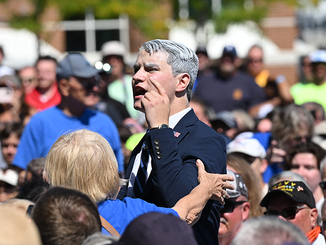 A man heckles US President Joe Biden as he speaks at the Milwaukee Area Labor Council's annual Laborfest at Henry Maier Festival Park in Milwaukee, Wisconsin, on September 5, 2022. - Biden is celebrating Labor Day by delivering remarks on the dignity of American workers in Pittsburgh, Pennsylvania, and Milwaukee, …
