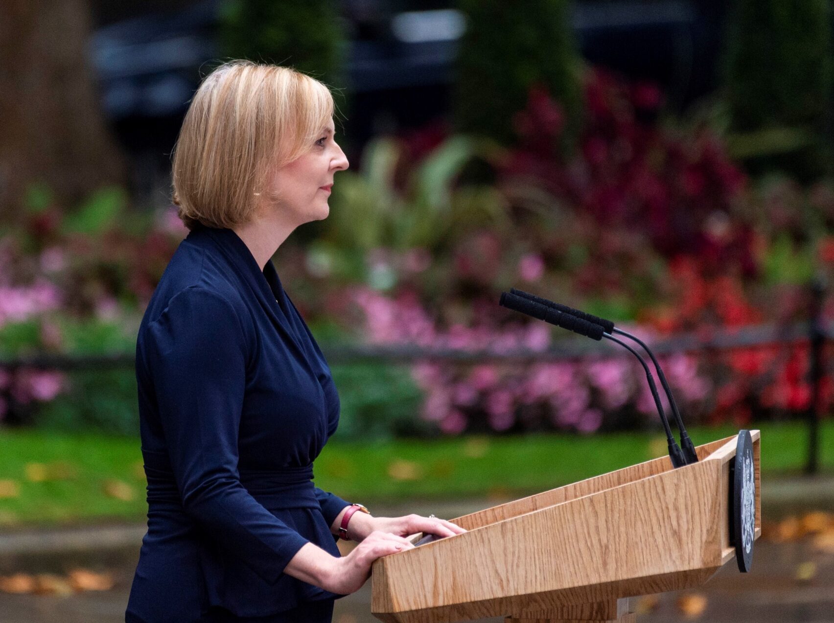 Truss Announces Energy Bill Price Freeze, End of Fracking Ban, New Oil - Vimarsana News