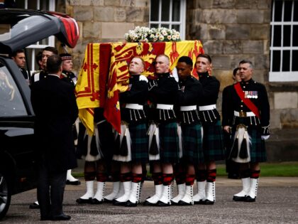 Pallbearers carry the coffin of late Britain's Queen Elizabeth II covered with the Royal Standard of Scotland, at the Palace of Holyroodhouse, in Edinburgh on September 11, 2022. - Queen Elizabeth II's coffin will travel by road through Scottish towns and villages on Sunday as it begins its final journey …