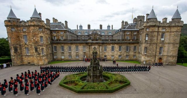 Mourners May Have to Wait 20 Hours to Pay Respects to Queen