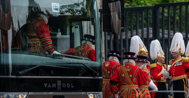 Foreign Officials Told to Avoid Private Jets When Going to Queen's Funeral - Vimarsana News