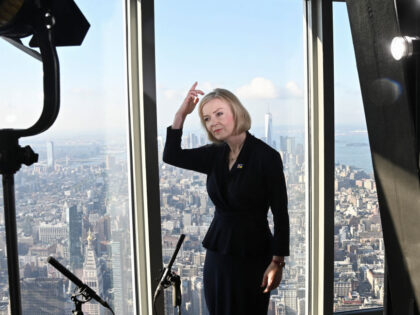 NEW YORK, NEW YORK - SEPTEMBER 20: British Prime Minister Liz Truss speaks to the media a