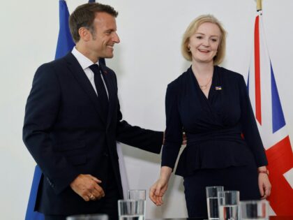 French President Emmanuel Macron (L) holds a bilateral meeting with British Prime Minister