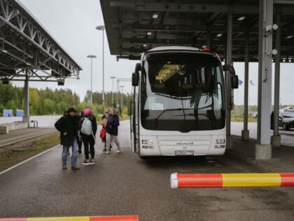 Passengers get off from a bus at the border checkpoint crossing in Vaalimaa, Finland, on the border with the Russian Federation on September 29, 2022. - Fearing the border may close "forever" after the Russian President's mobilisation order for the war in Ukraine, Russians are rushing to flee across Finland's …