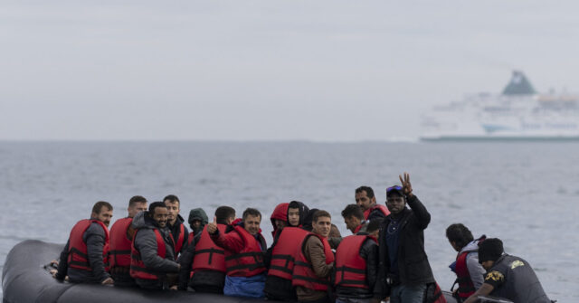 UK and France Agree to Three-Year Deal on Migrant Crossings