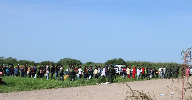 800 Migrants Cross Into Texas Border Town In 3 Hours