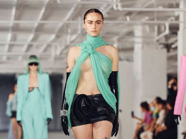 Kamala Harris' Stepdaughter Ella Emhoff Takes Bare Breasted Stroll Down NYC Runway - Vimarsana News
