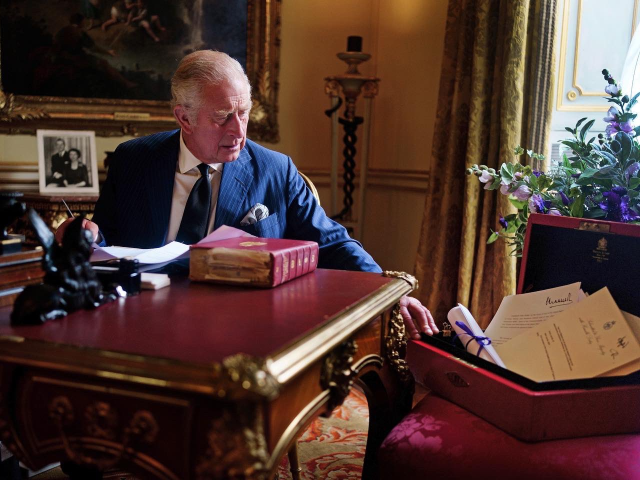 Buckingham Palace Releases First Image of King Charles III at Work - Vimarsana News