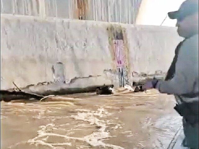 Laredo Sector Marine Unit agents rescue to migrants under the Laredo International Bridge