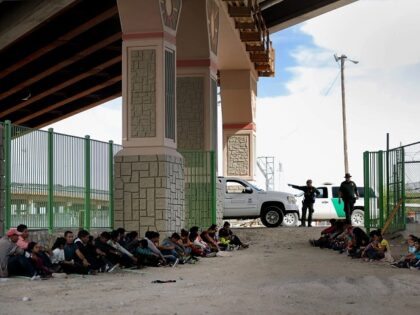 Migrants under bridge in El Paso. (File Photo: Getty Images)