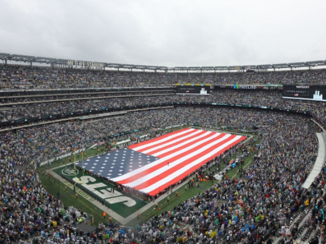 WATCH: Ravens, Jets Fans Set Rivalry Aside and Sing National Anthem Together on 9/11 - Vimarsana News