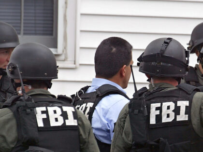 (6/16/05 Malden, MA) INTENSE SCENE IN MALDEN - Usually quiet Pearl Street between Malden and Medford Streets was evacuated by local police, state troopers and FBI agents as they surrounded a house where suspected armored car robers fled to after a North End Boston robbery. (Staff Photo by Mike Adaskaveg. …