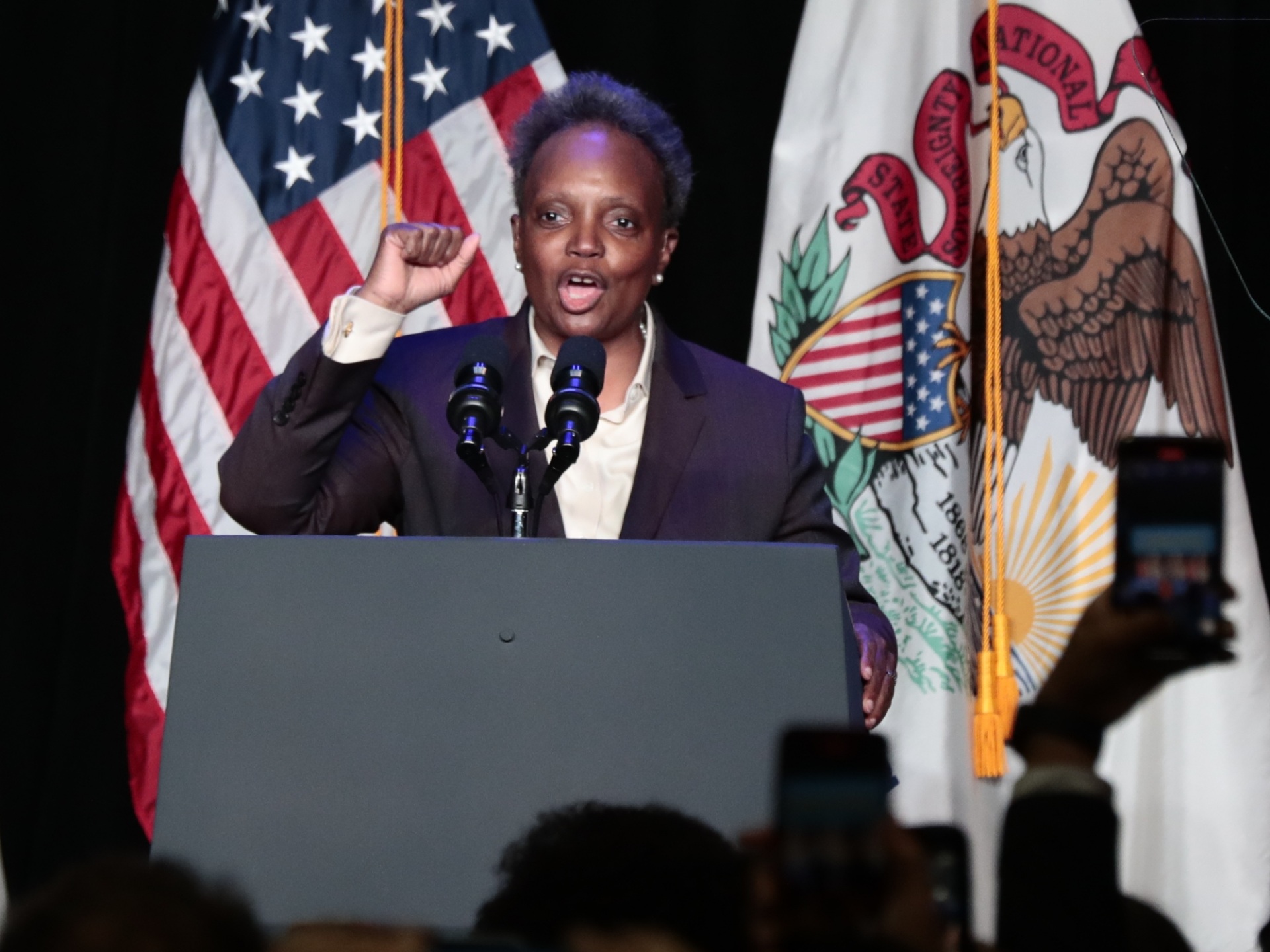 Nearly 40 Shot, 6 Killed, During Weekend in Mayor Lightfoot's Chicago - Vimarsana News