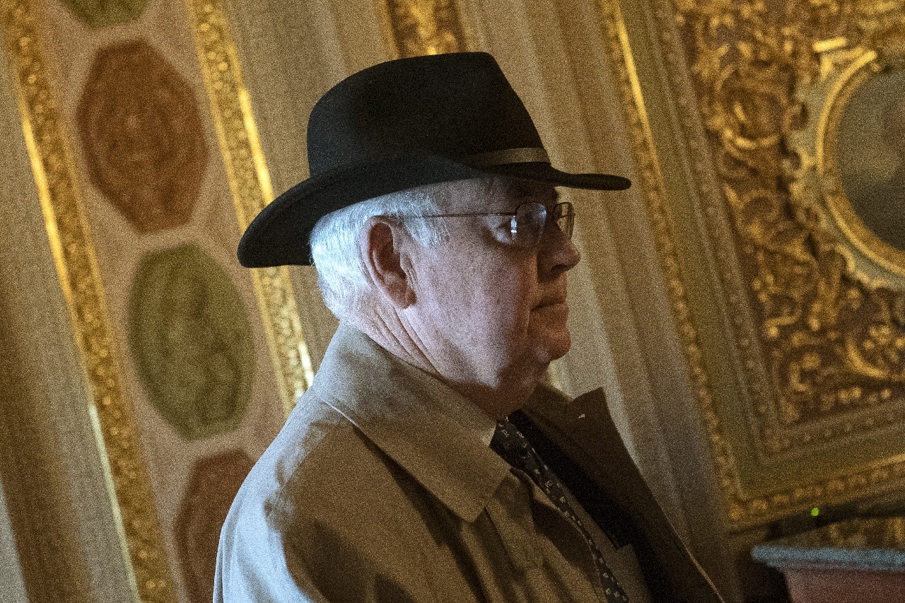 Ken Starr, who investigated Clinton, dead at 76 - Vimarsana News