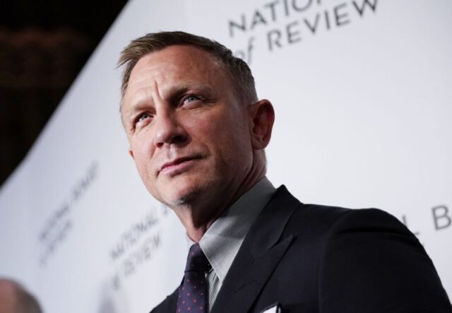 'Glass Onion' trailer shows Daniel Craig peeling back another mystery