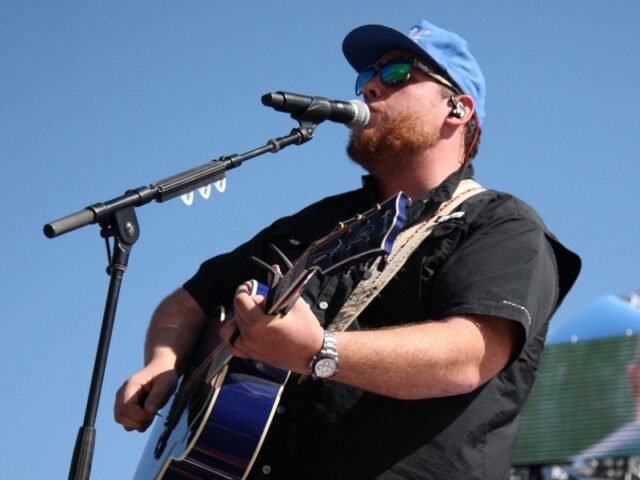 Luke Combs to launch world tour in March 2023